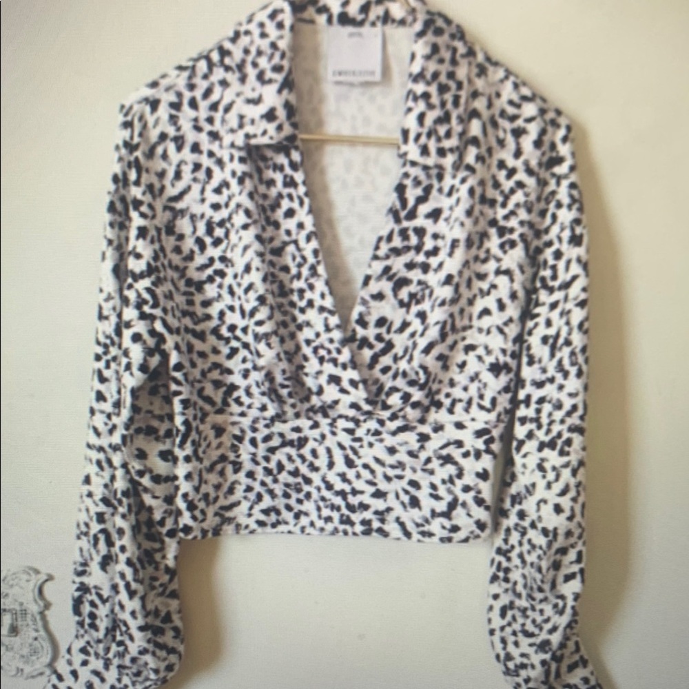 Chic Leopard Print Wrap Top